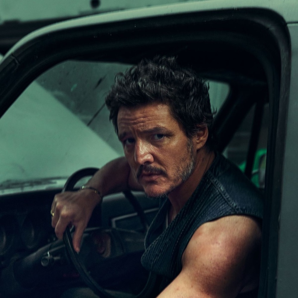 Esquire Pedro Pascal - Picture 5 of 5